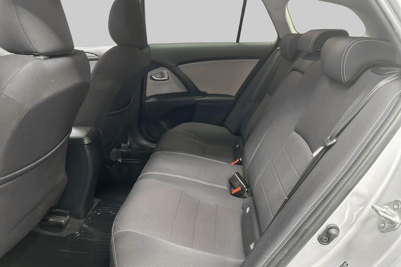 Toyota Avensis iso kuva 22