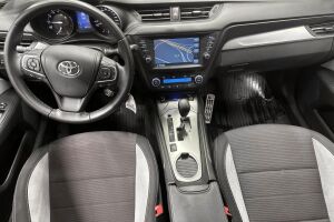 Toyota Avensis esikatselu 8