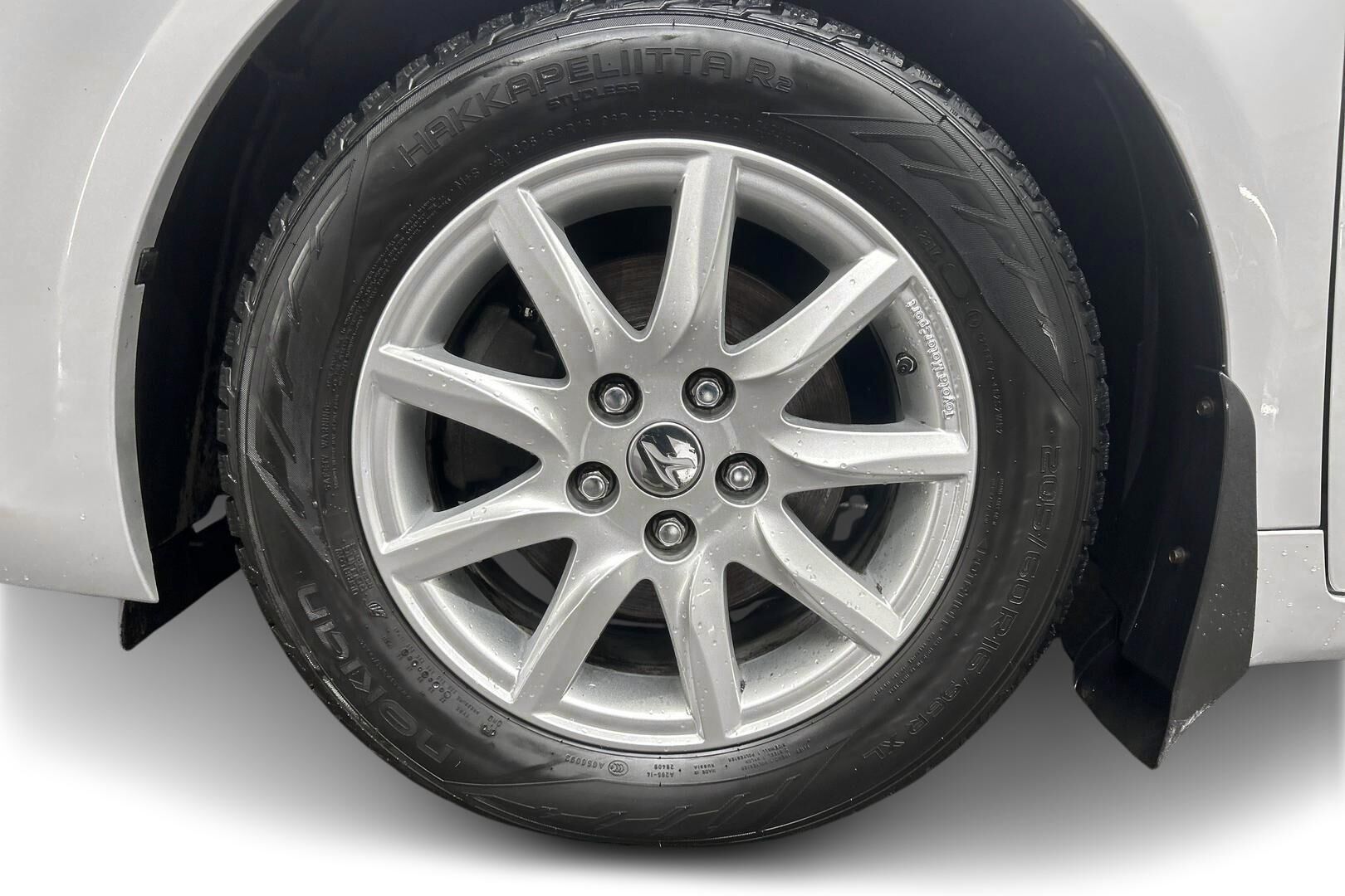 Toyota Avensis iso kuva 10