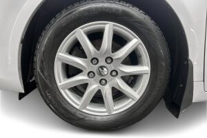 Toyota Avensis esikatselu 10