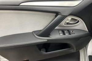 Toyota Avensis esikatselu 11