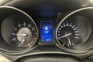 Toyota Avensis esikatselu 14