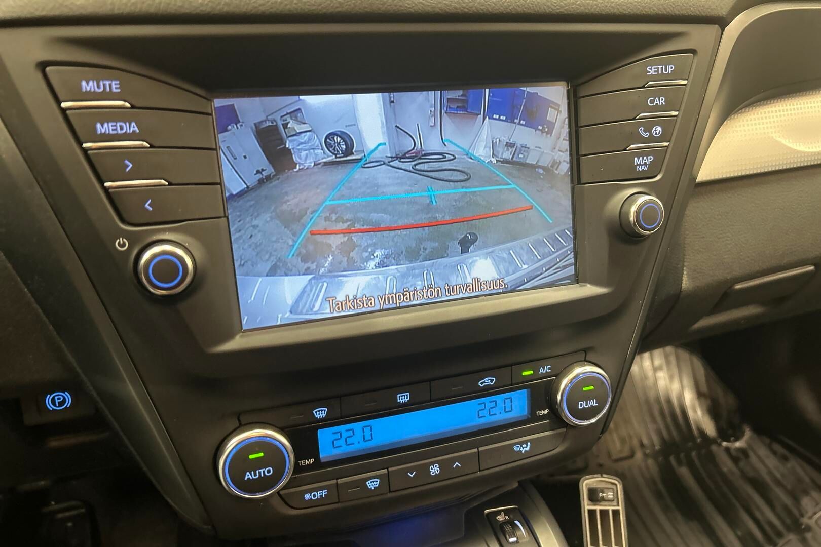 Toyota Avensis iso kuva 16