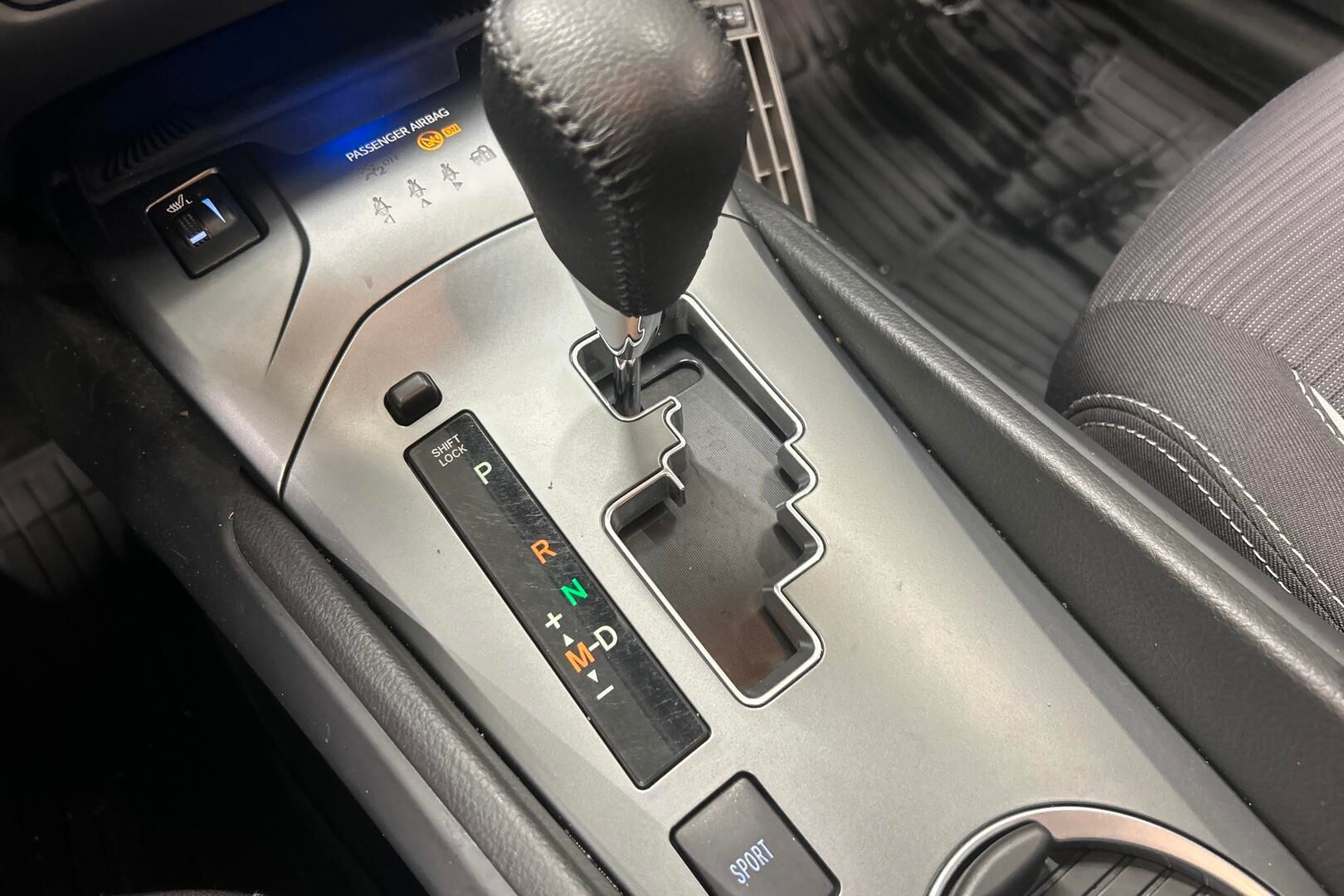 Toyota Avensis iso kuva 17