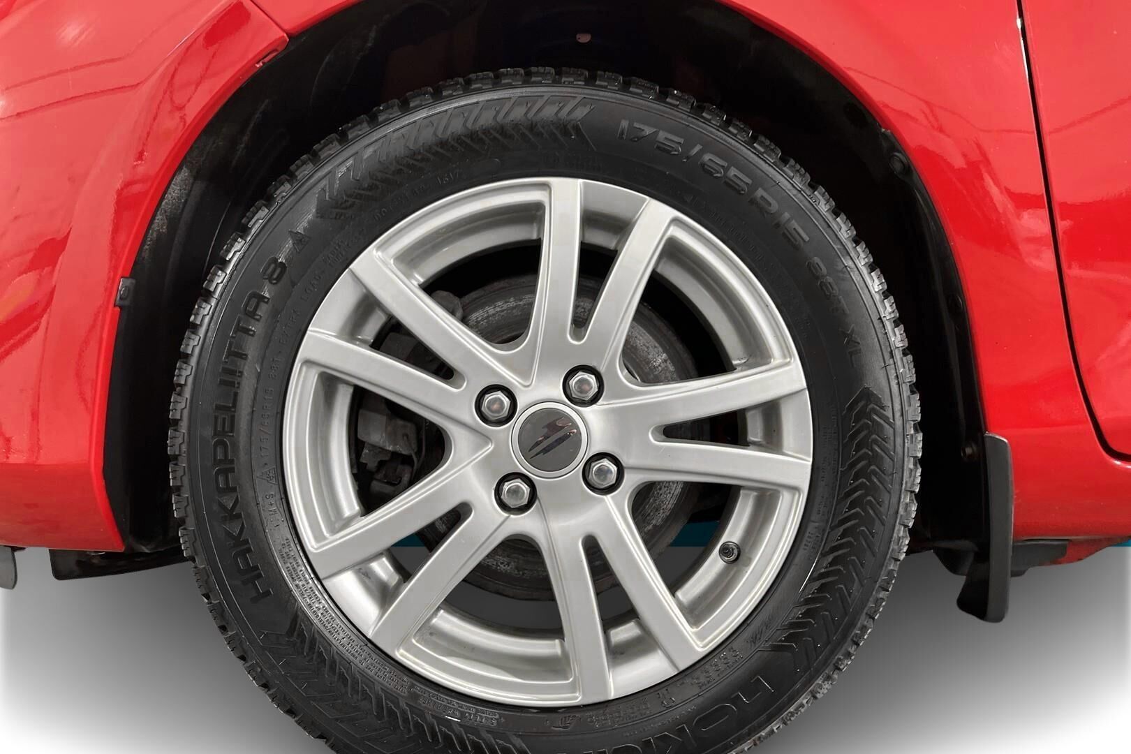 Toyota Yaris iso kuva 12