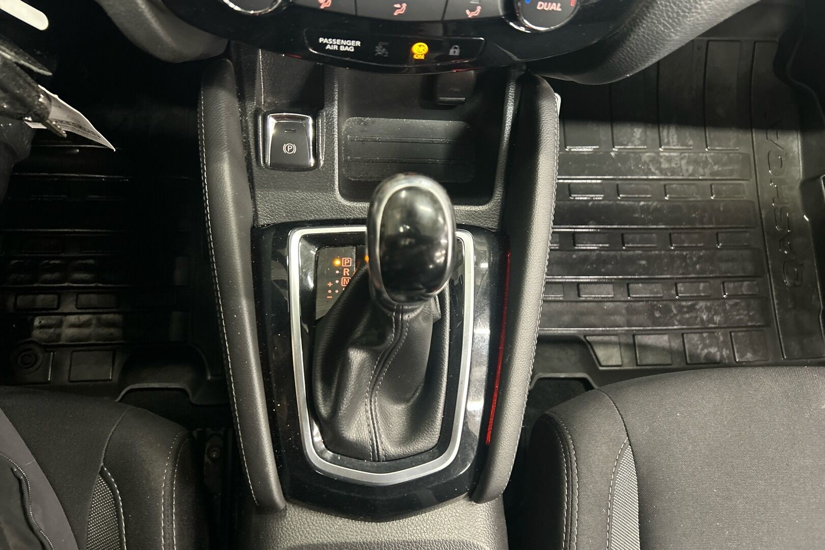 Nissan Qashqai iso kuva 15
