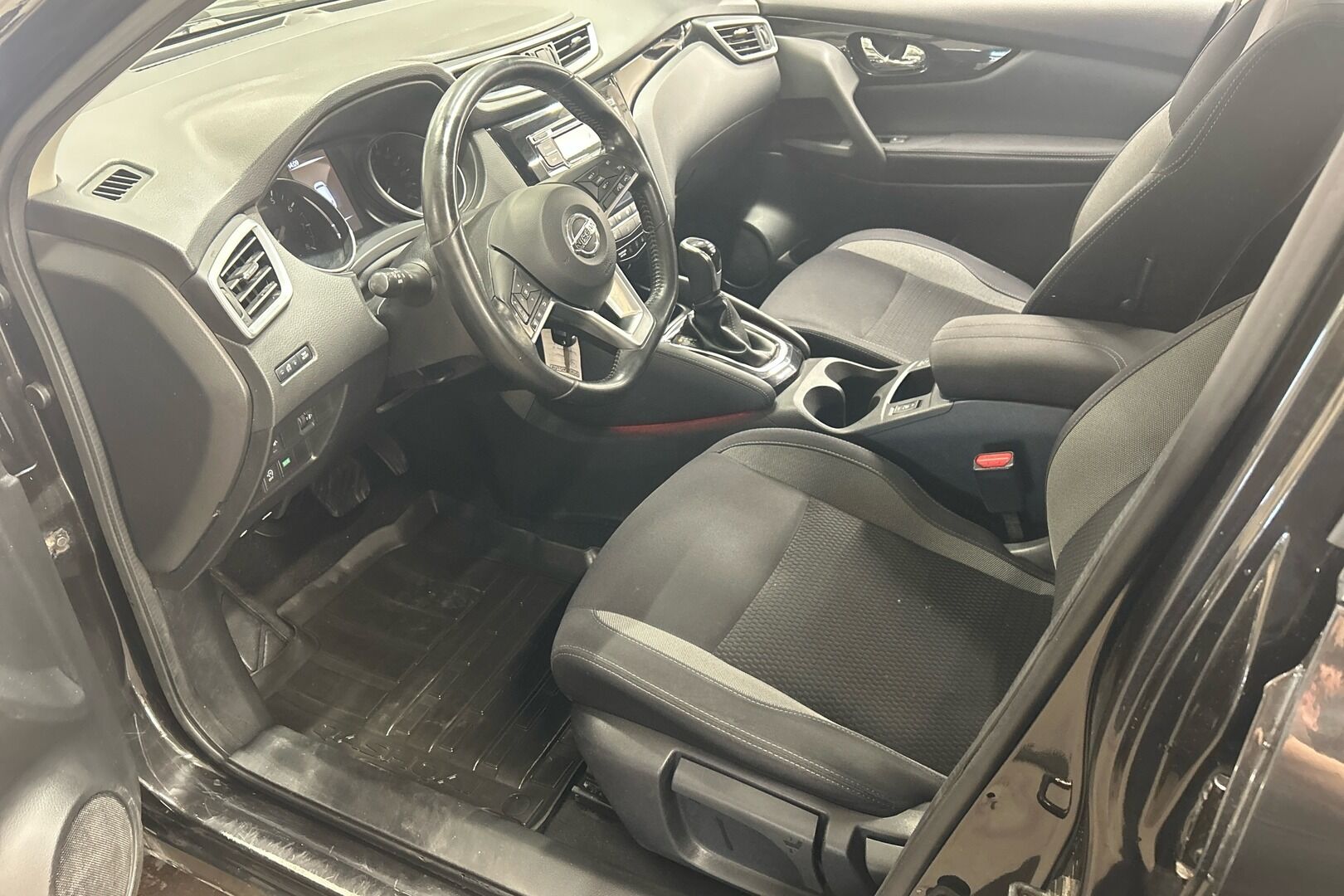 Nissan Qashqai iso kuva 7