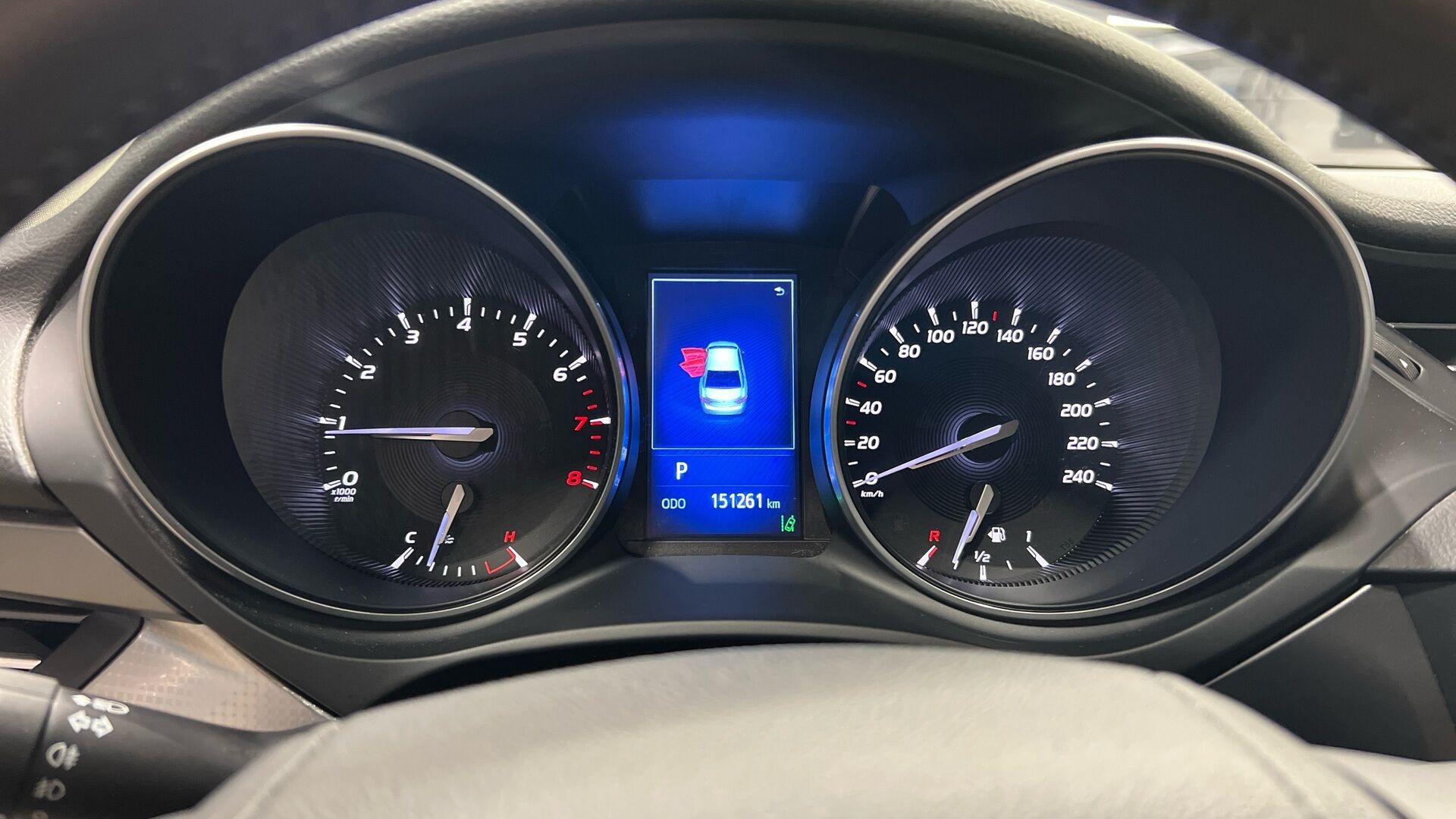 Toyota Avensis iso kuva 12
