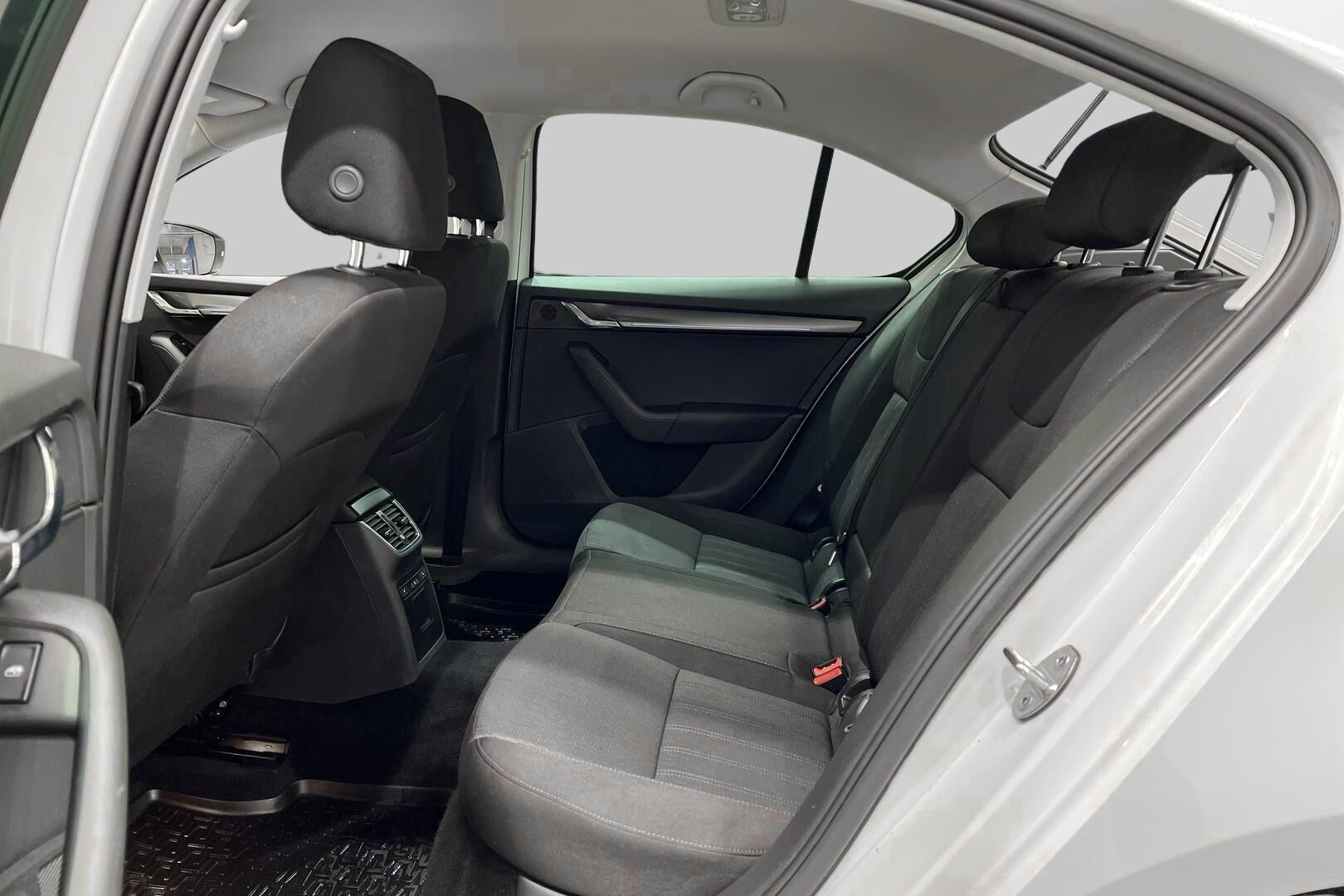 Skoda Octavia iso kuva 10