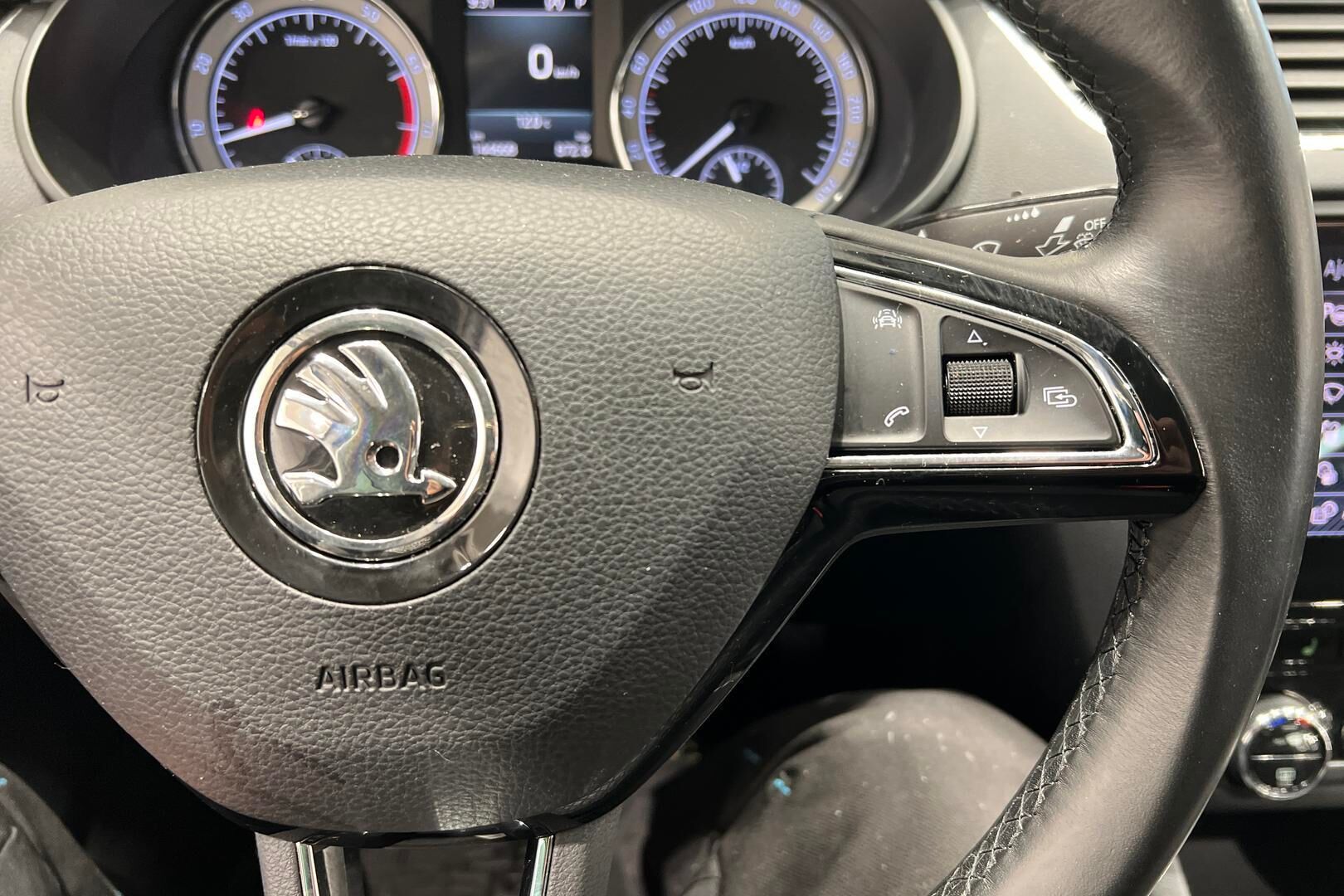 Skoda Octavia iso kuva 23