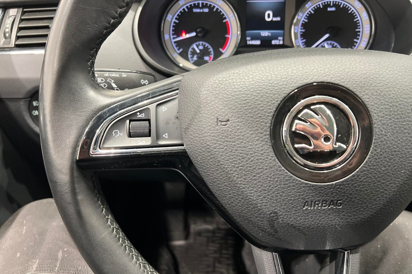 Skoda Octavia iso kuva 24