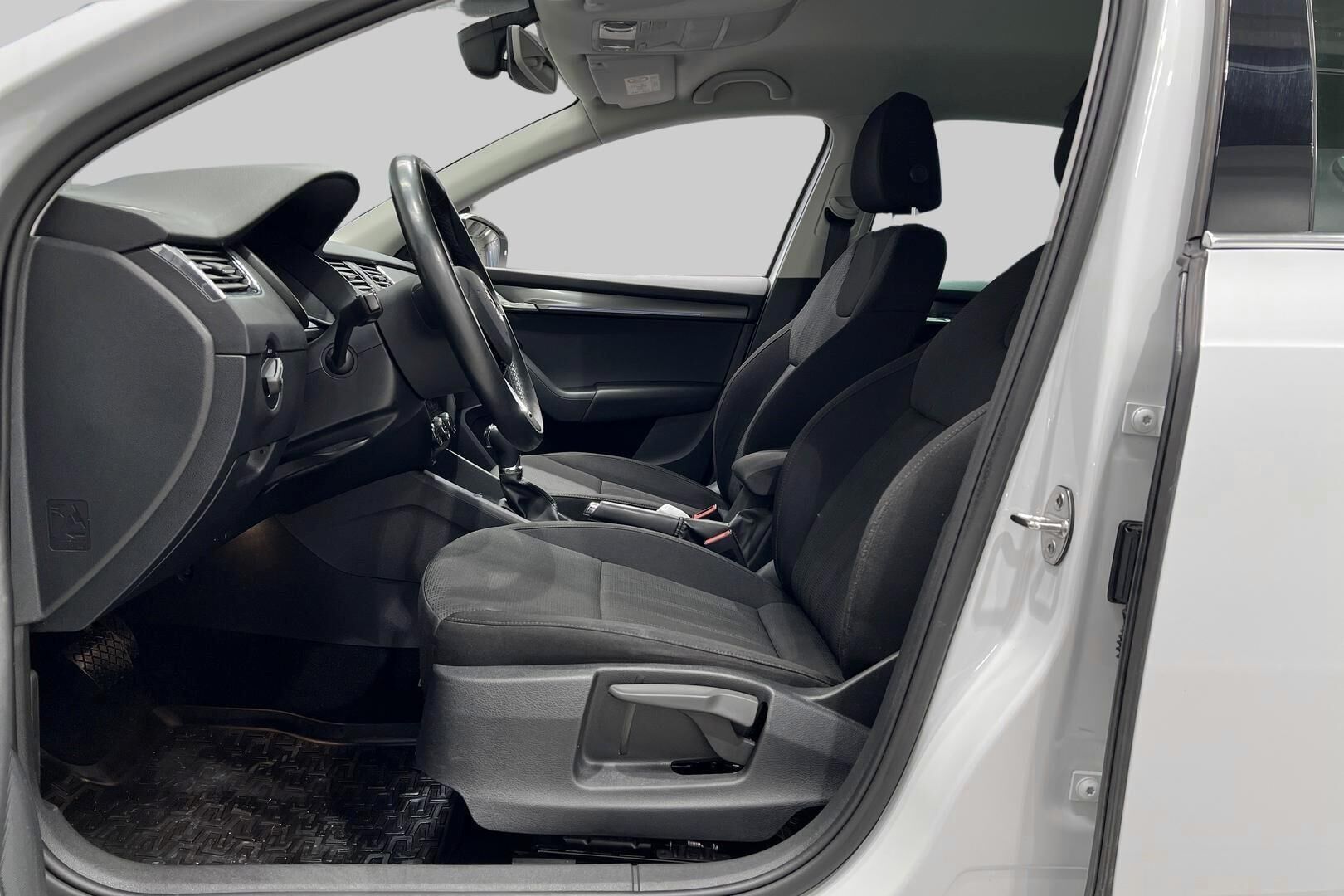 Skoda Octavia iso kuva 9