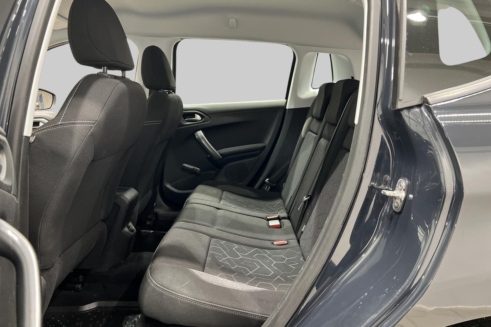 Peugeot 2008 iso kuva 8