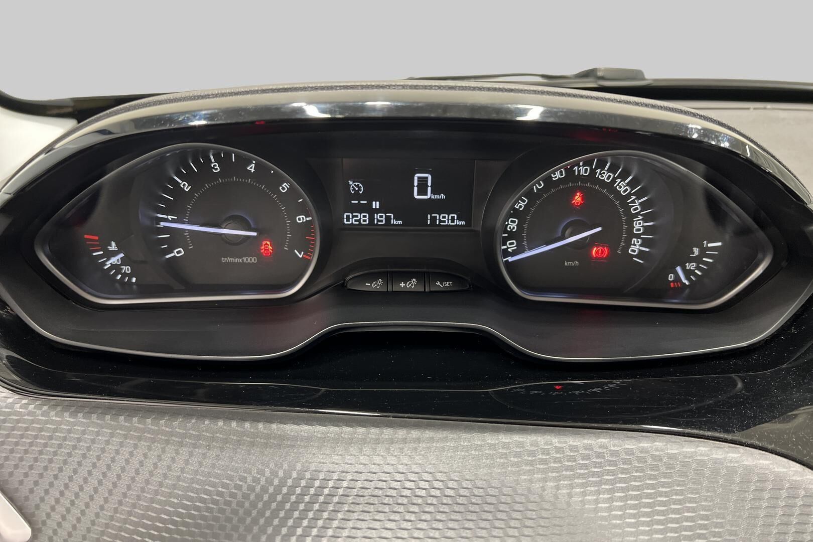 Peugeot 2008 iso kuva 11