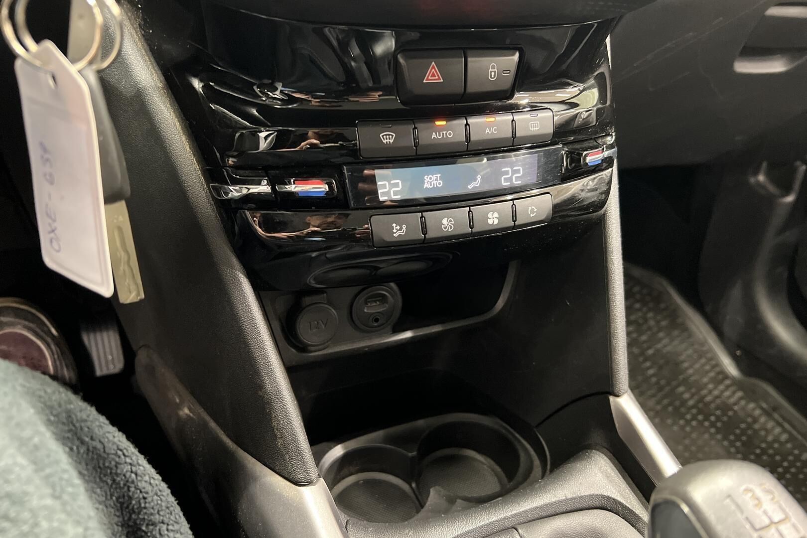 Peugeot 2008 iso kuva 13