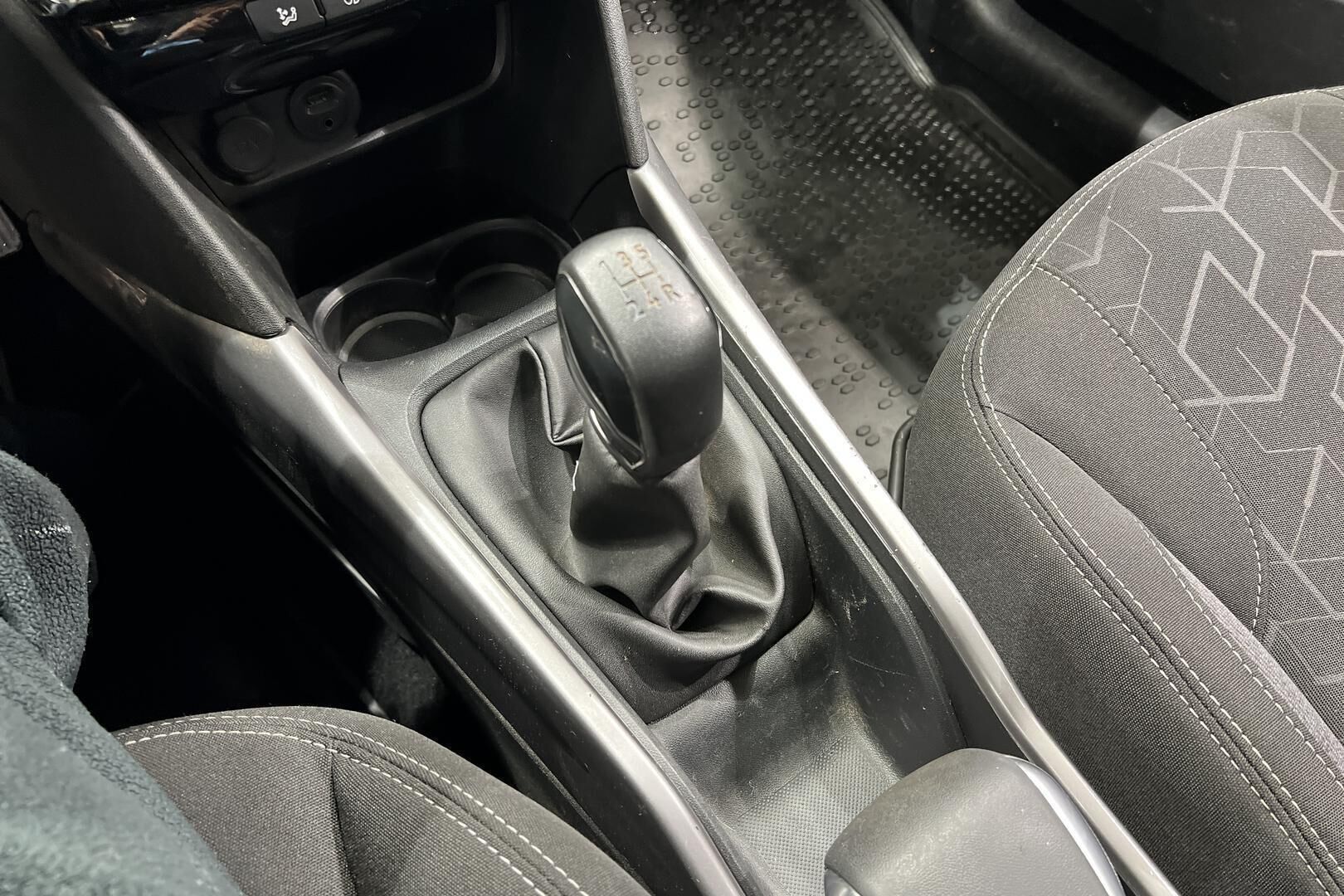 Peugeot 2008 iso kuva 14