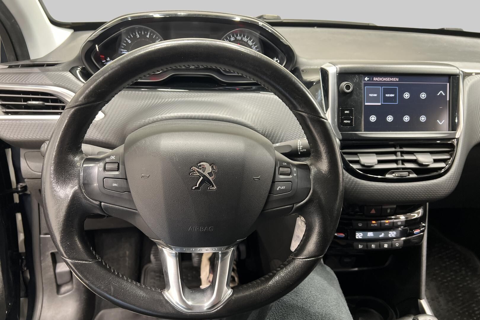 Peugeot 2008 iso kuva 17