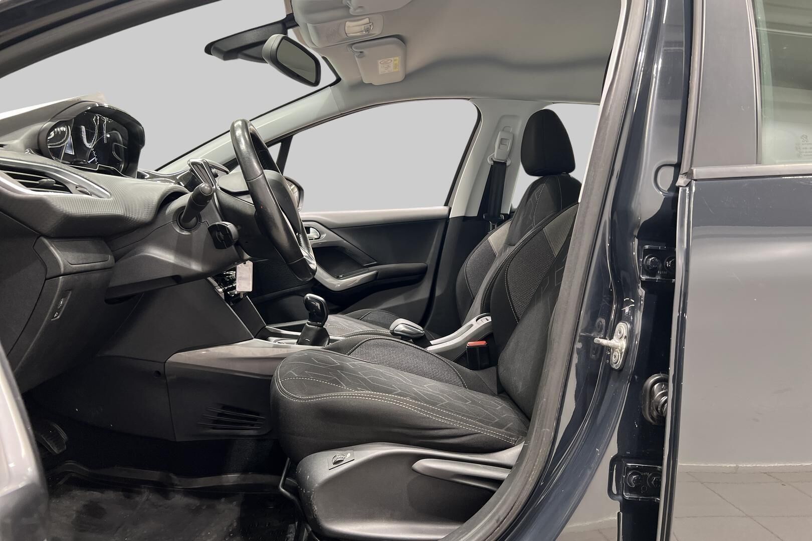 Peugeot 2008 iso kuva 7