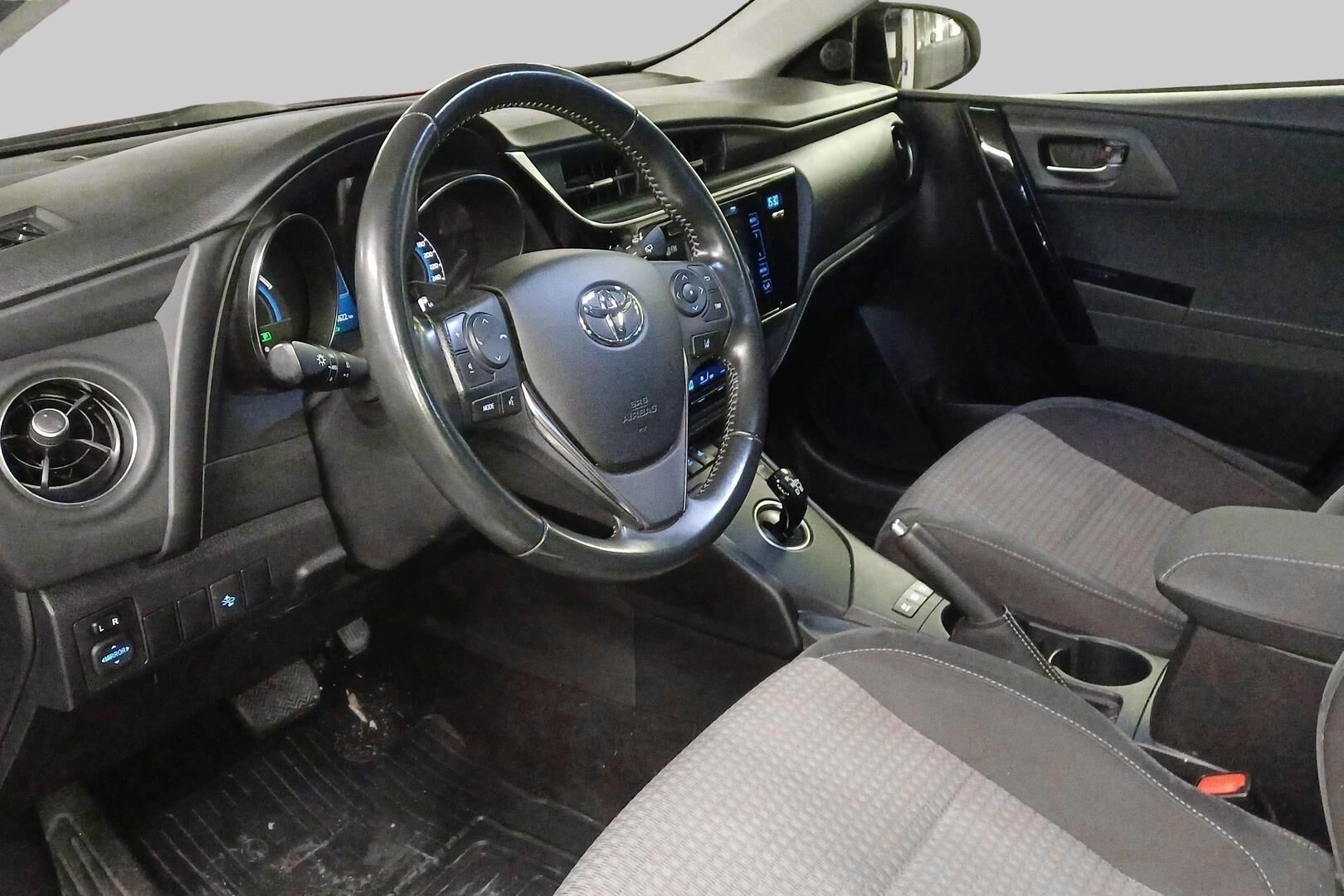 Toyota Auris iso kuva 2
