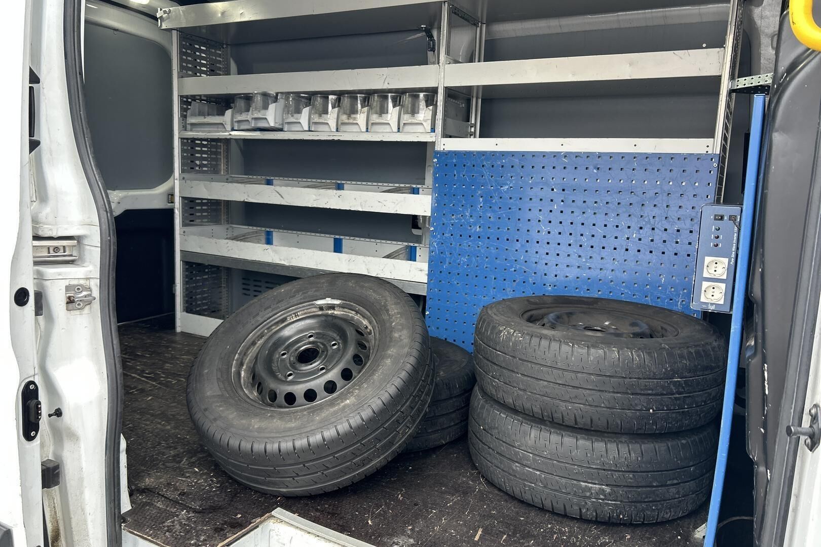 Ford Transit iso kuva 8