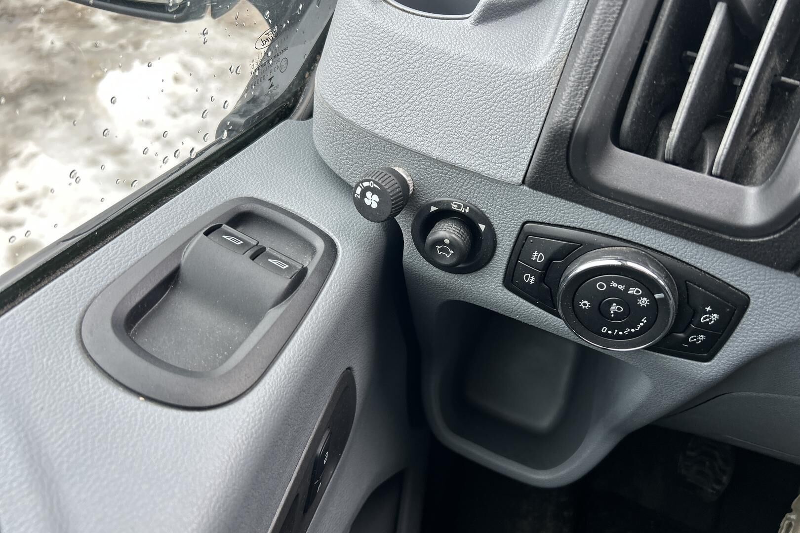Ford Transit iso kuva 10