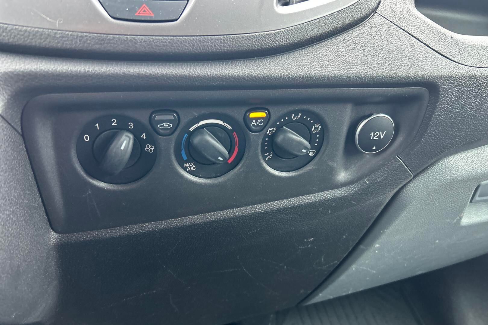 Ford Transit iso kuva 13