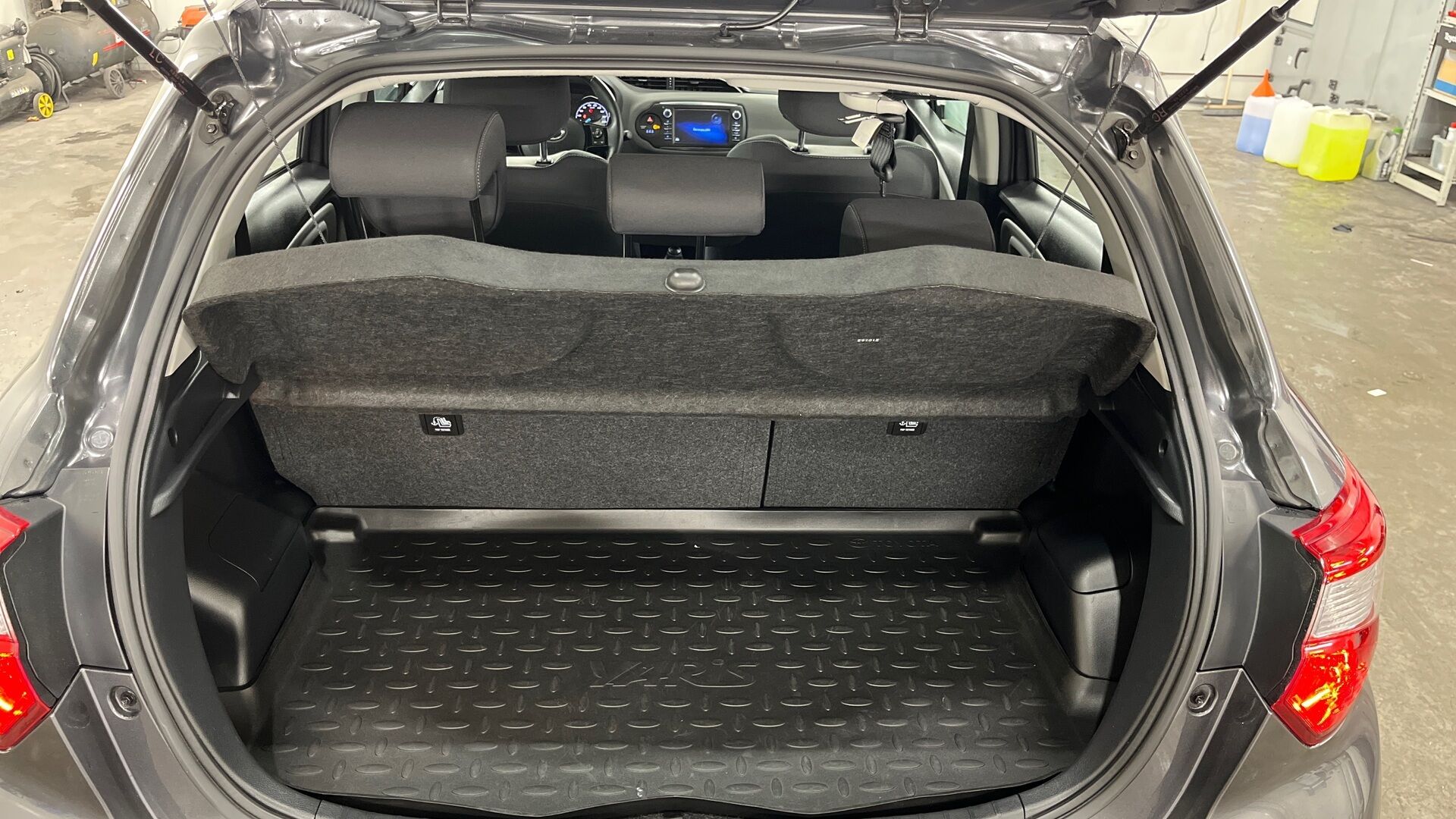 Toyota Yaris iso kuva 12