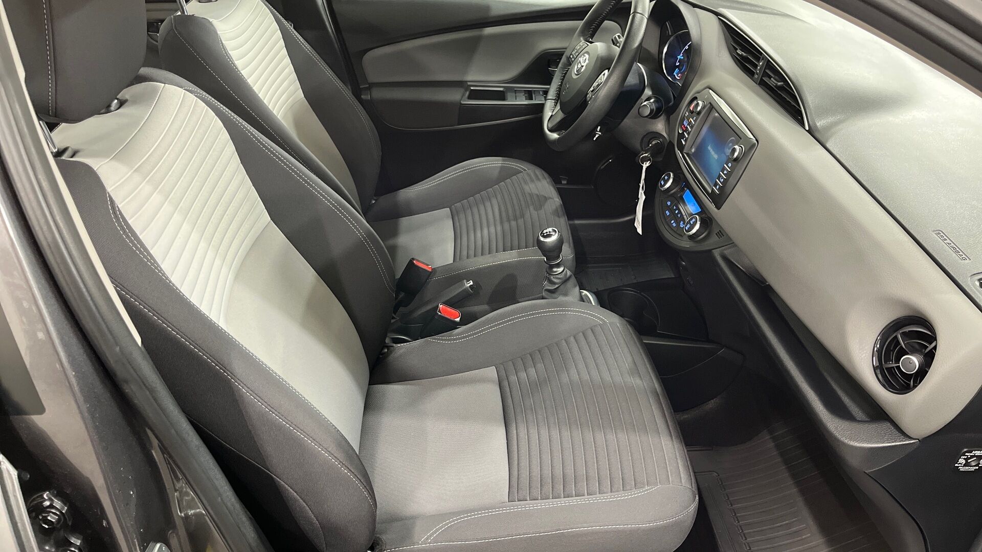 Toyota Yaris iso kuva 14