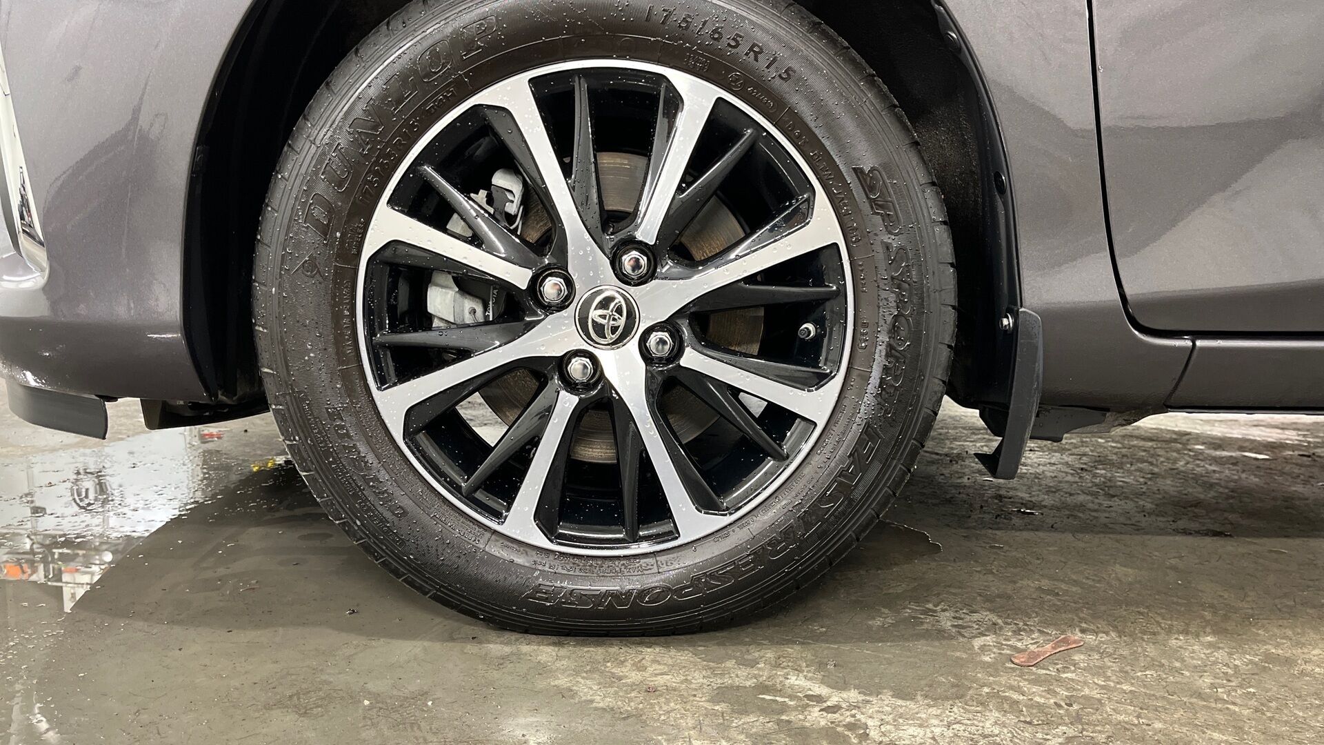 Toyota Yaris iso kuva 15