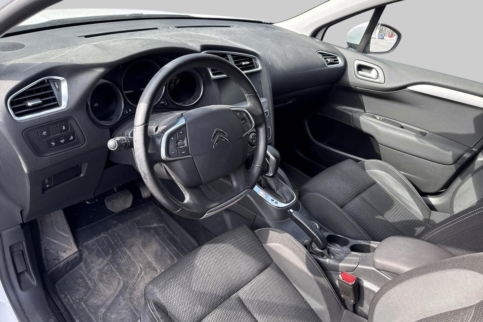 Citroen C4 iso kuva 2