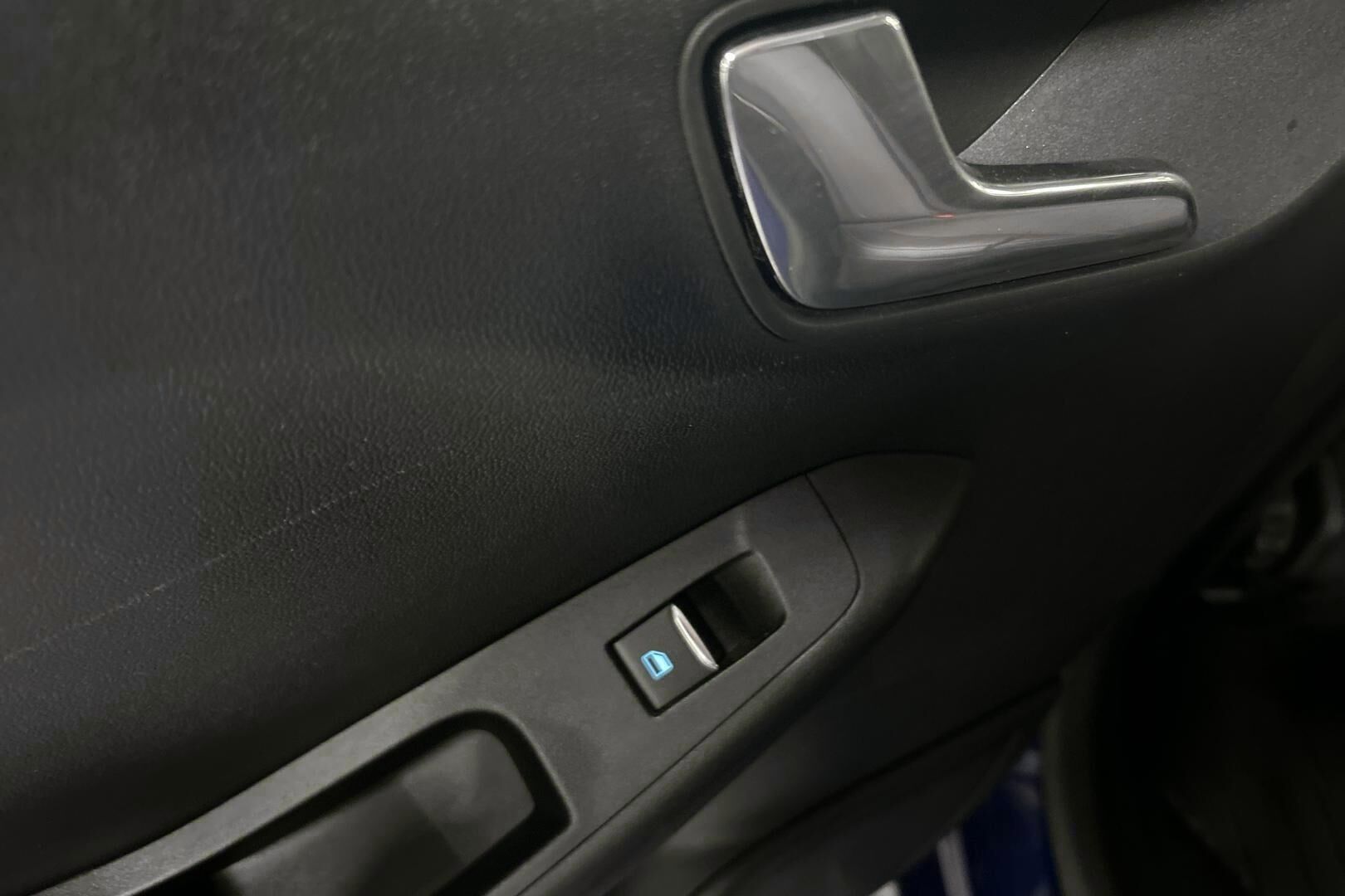 Ford Fiesta iso kuva 14
