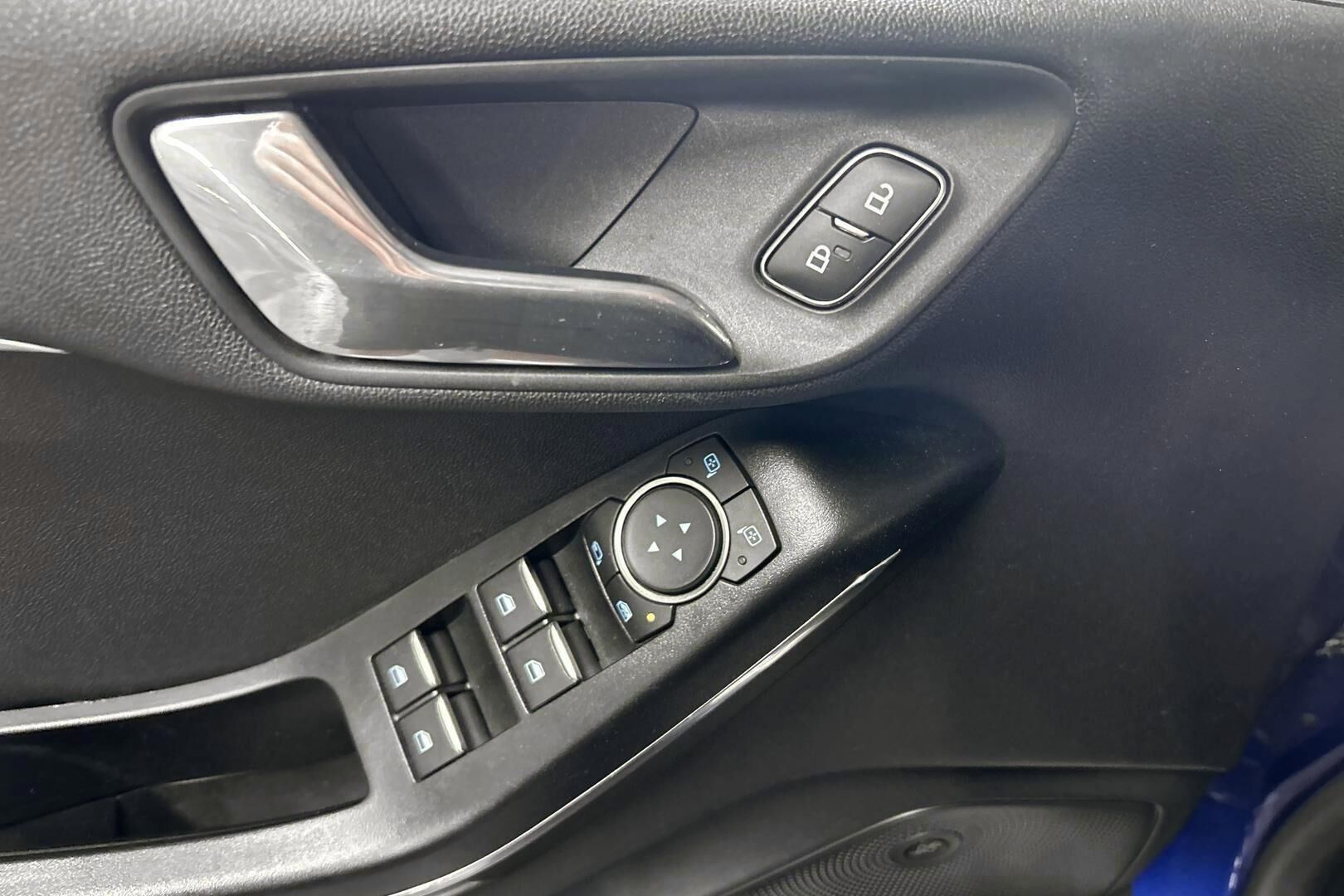Ford Fiesta iso kuva 17