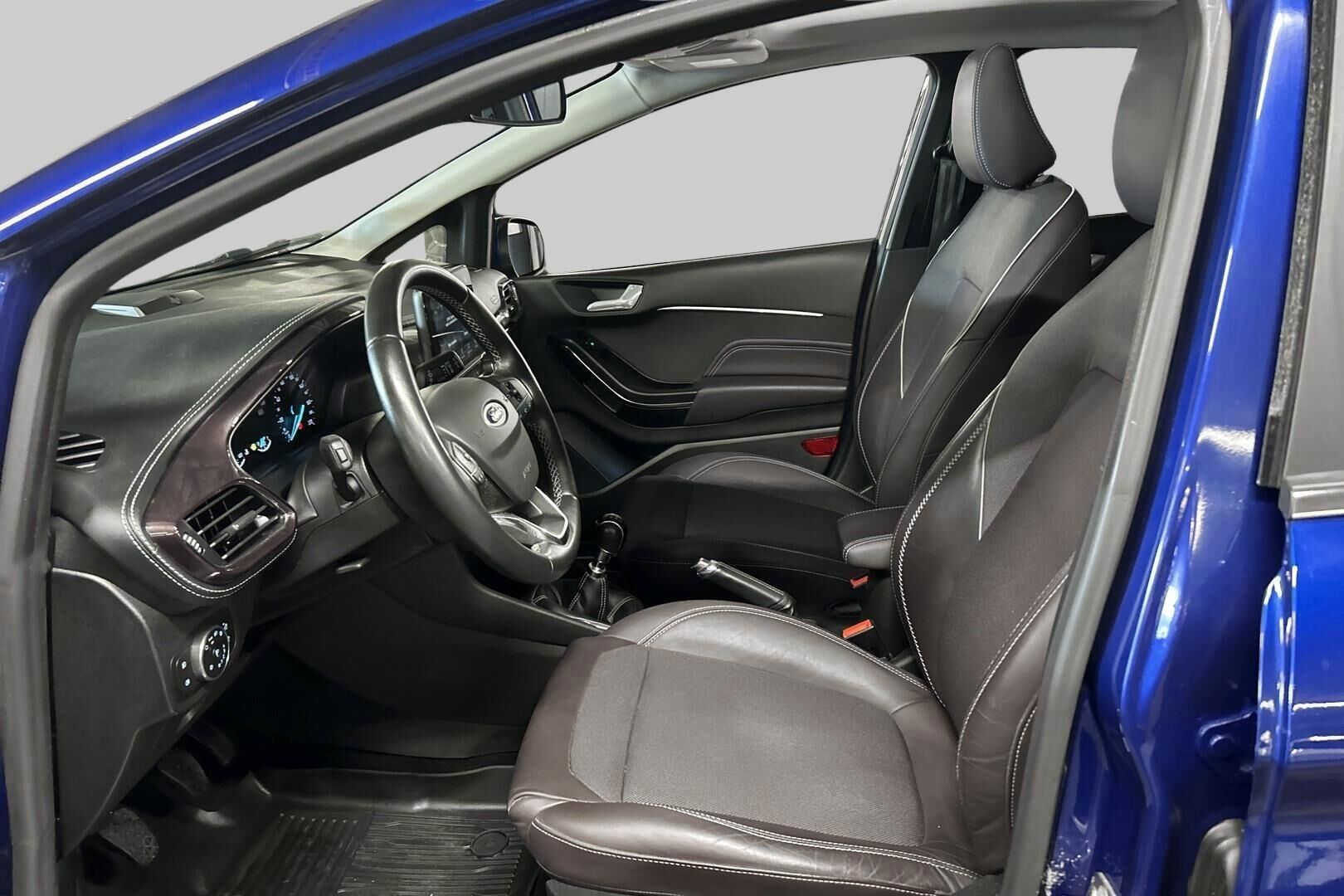 Ford Fiesta iso kuva 9