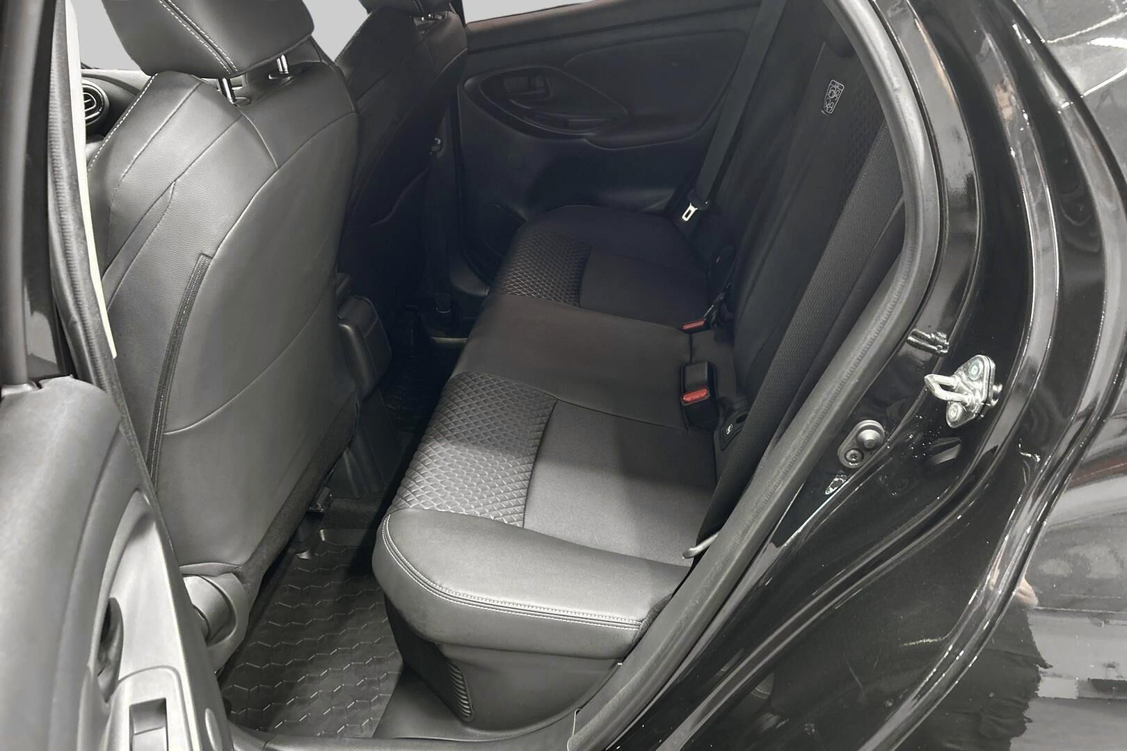 Mazda 2 iso kuva 10