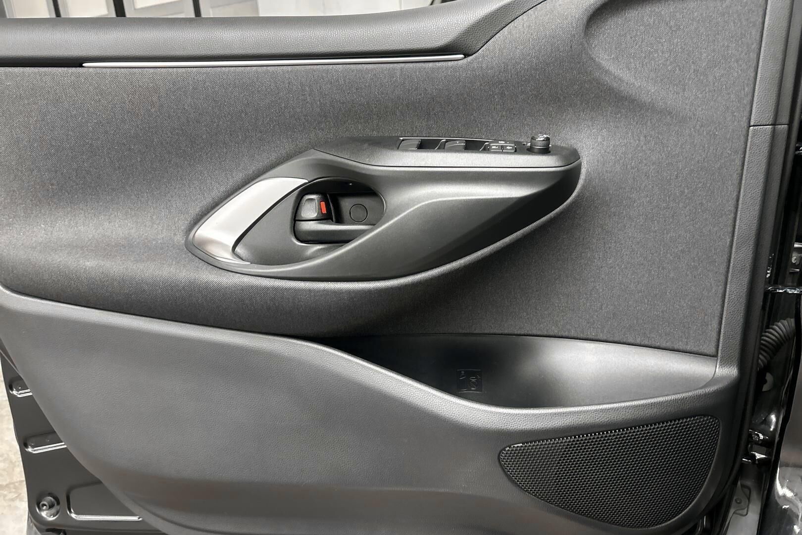 Mazda 2 iso kuva 14