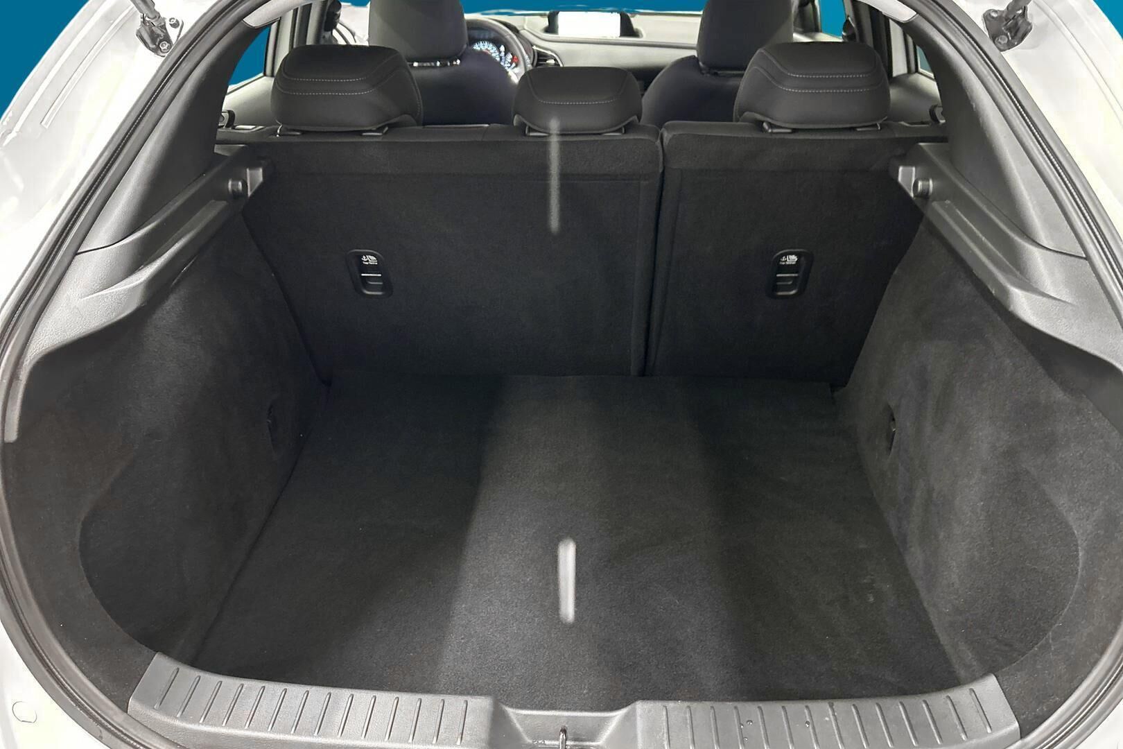 Mazda CX-30 iso kuva 11