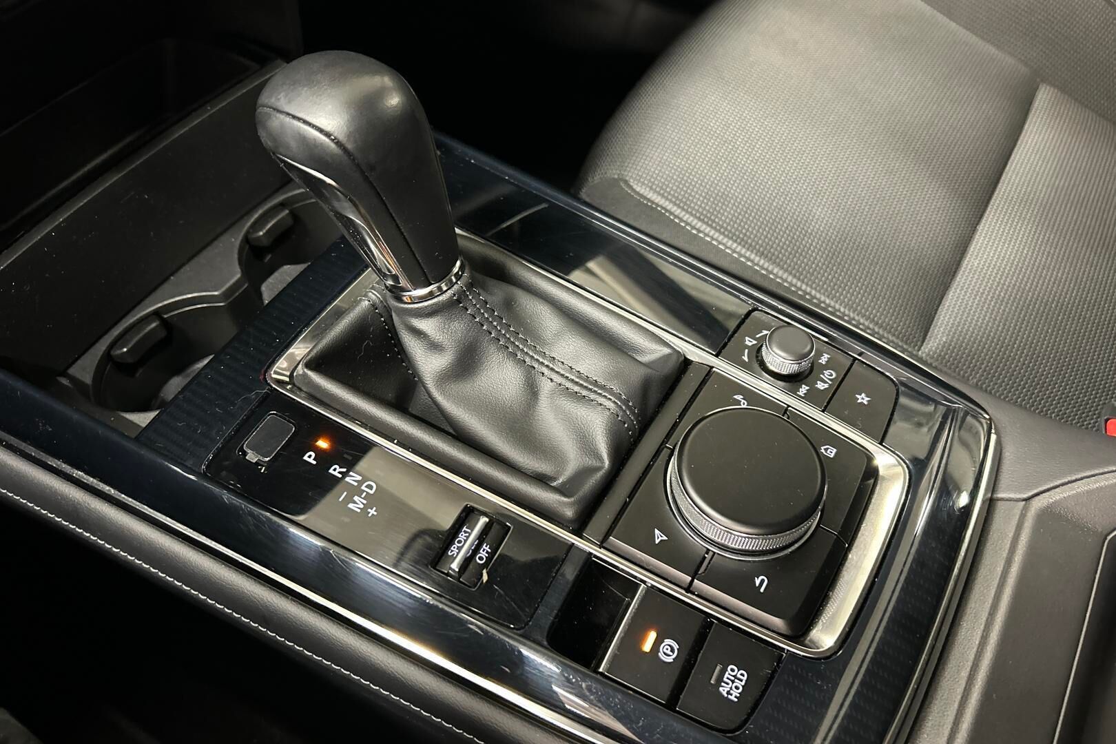 Mazda CX-30 iso kuva 17