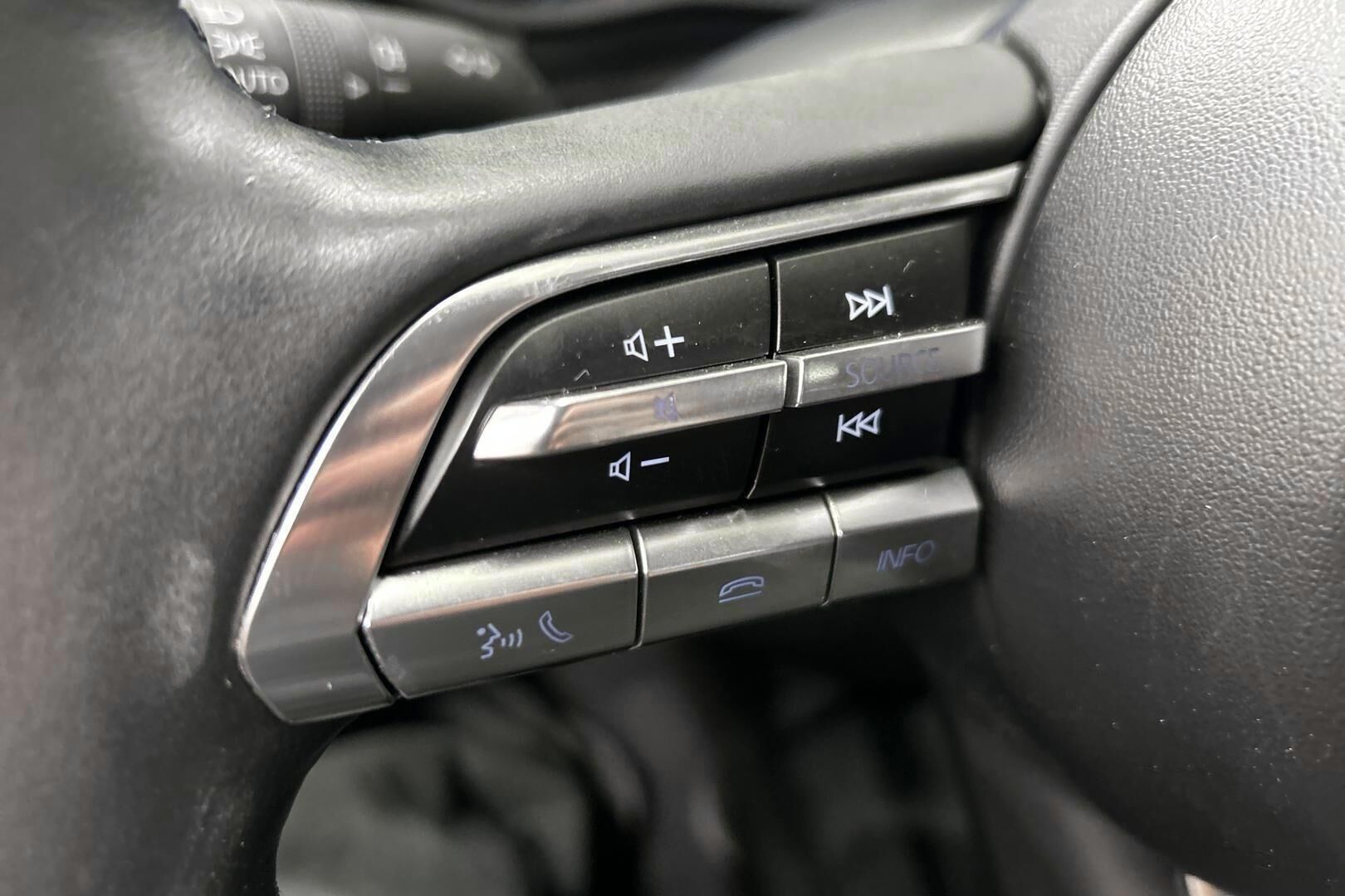 Mazda CX-30 iso kuva 19