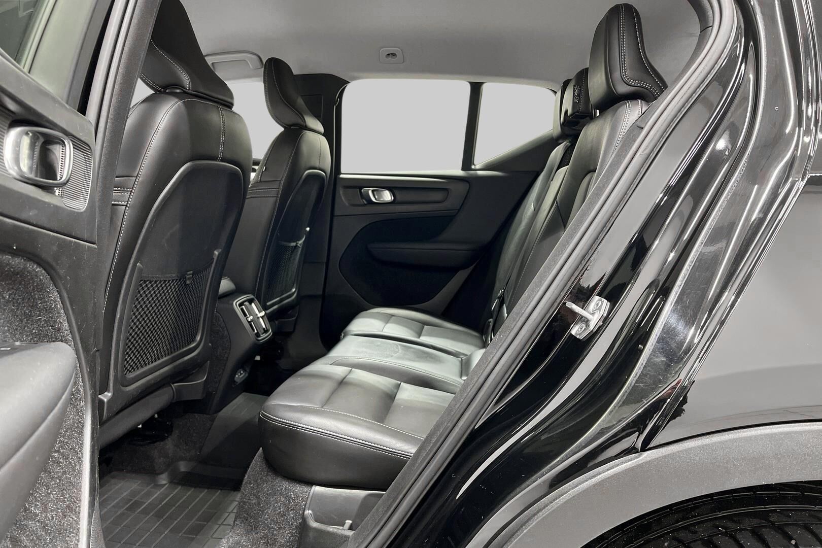 Volvo XC40 iso kuva 10