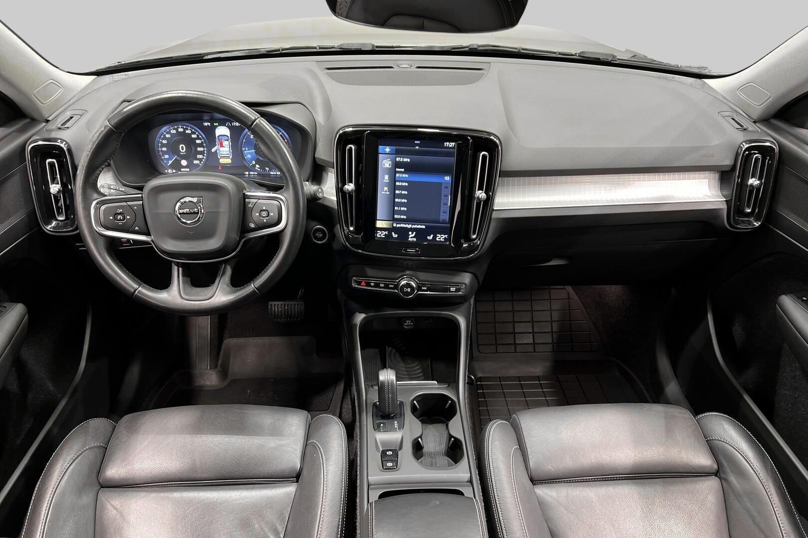 Volvo XC40 iso kuva 30