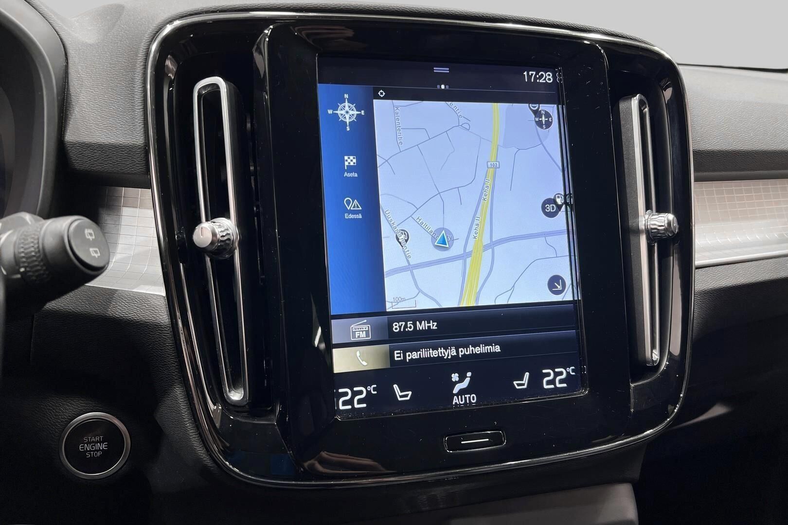 Volvo XC40 iso kuva 14