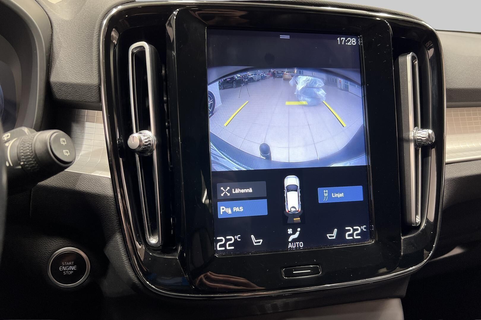 Volvo XC40 iso kuva 15