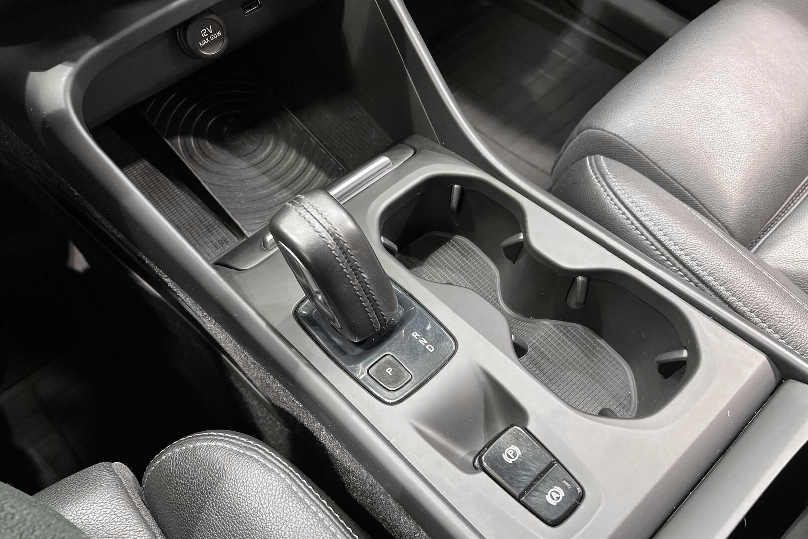 Volvo XC40 iso kuva 20