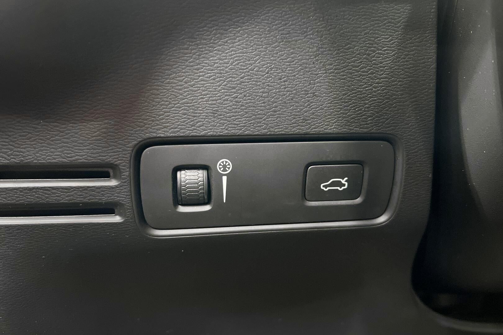 Volvo XC40 iso kuva 23