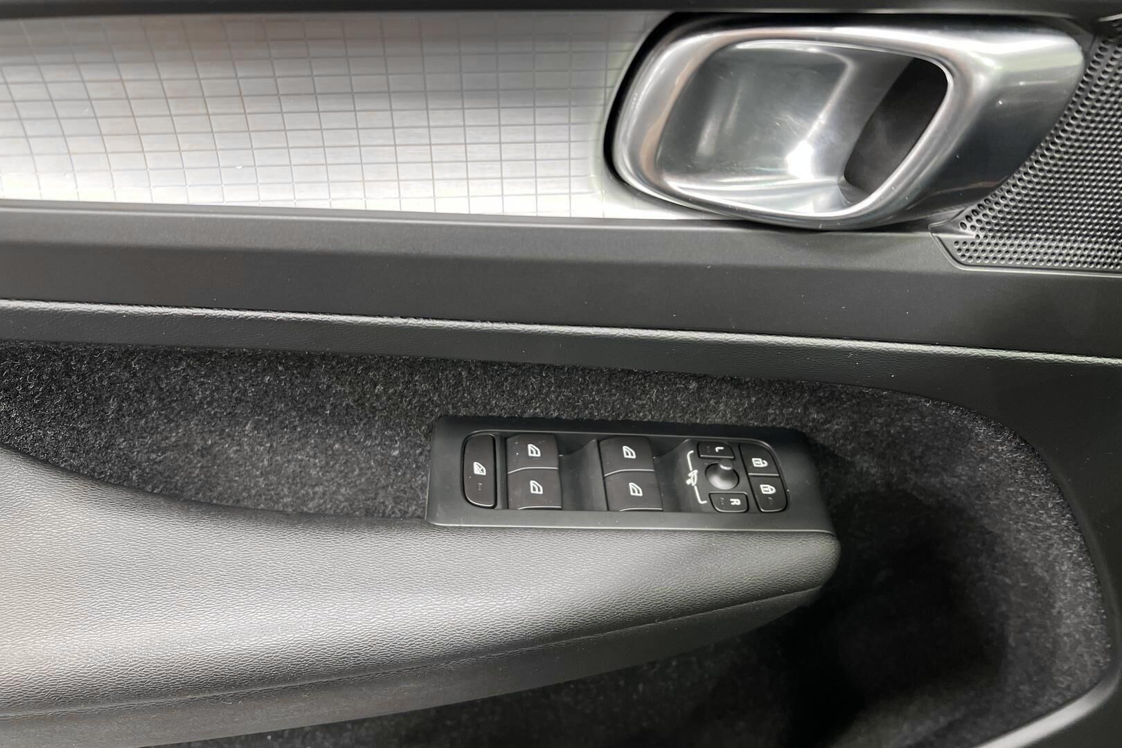 Volvo XC40 iso kuva 24