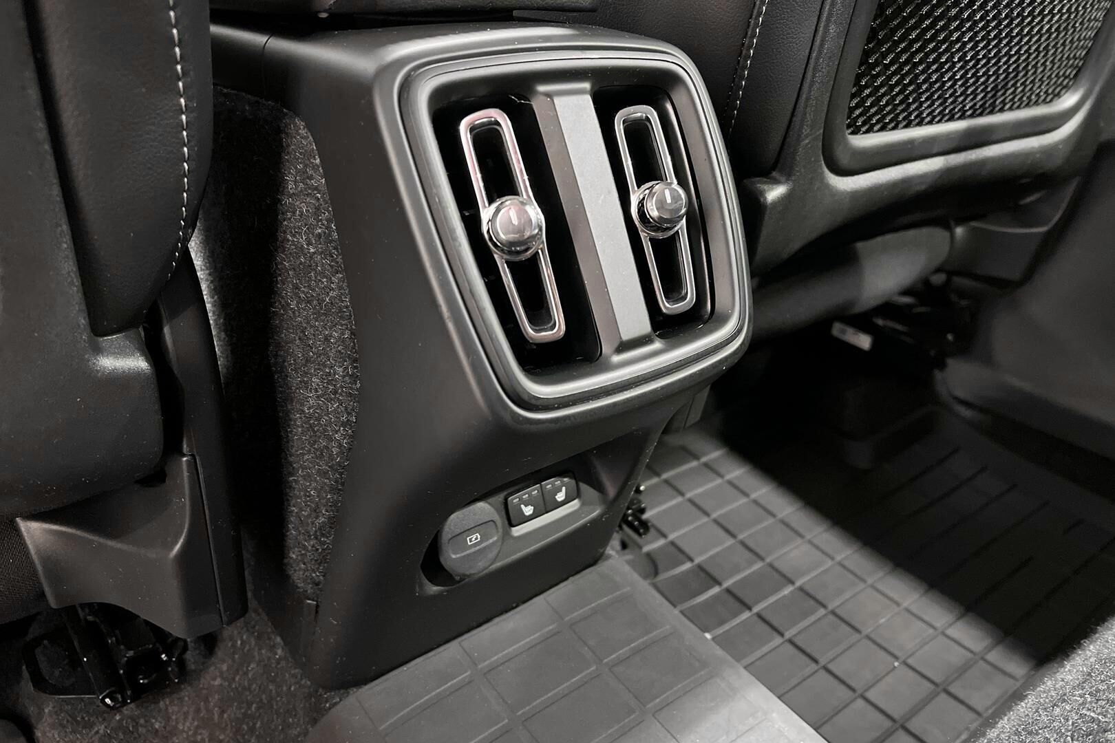 Volvo XC40 iso kuva 25