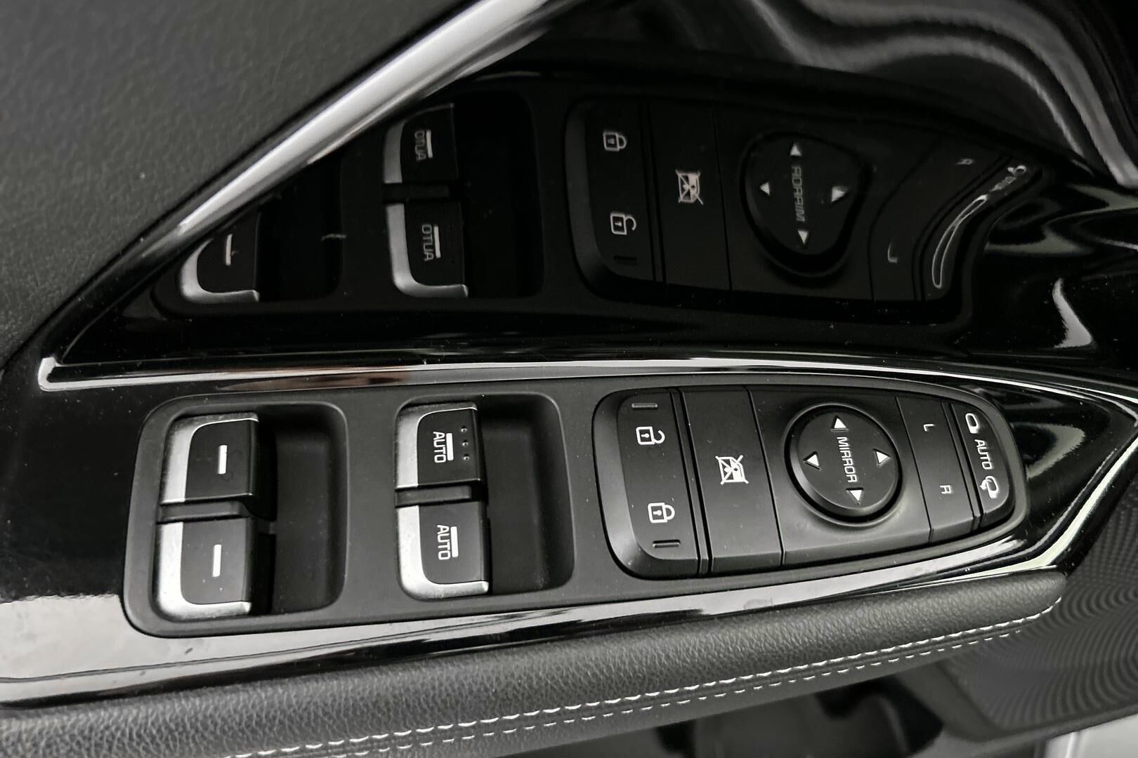 Kia Niro iso kuva 15