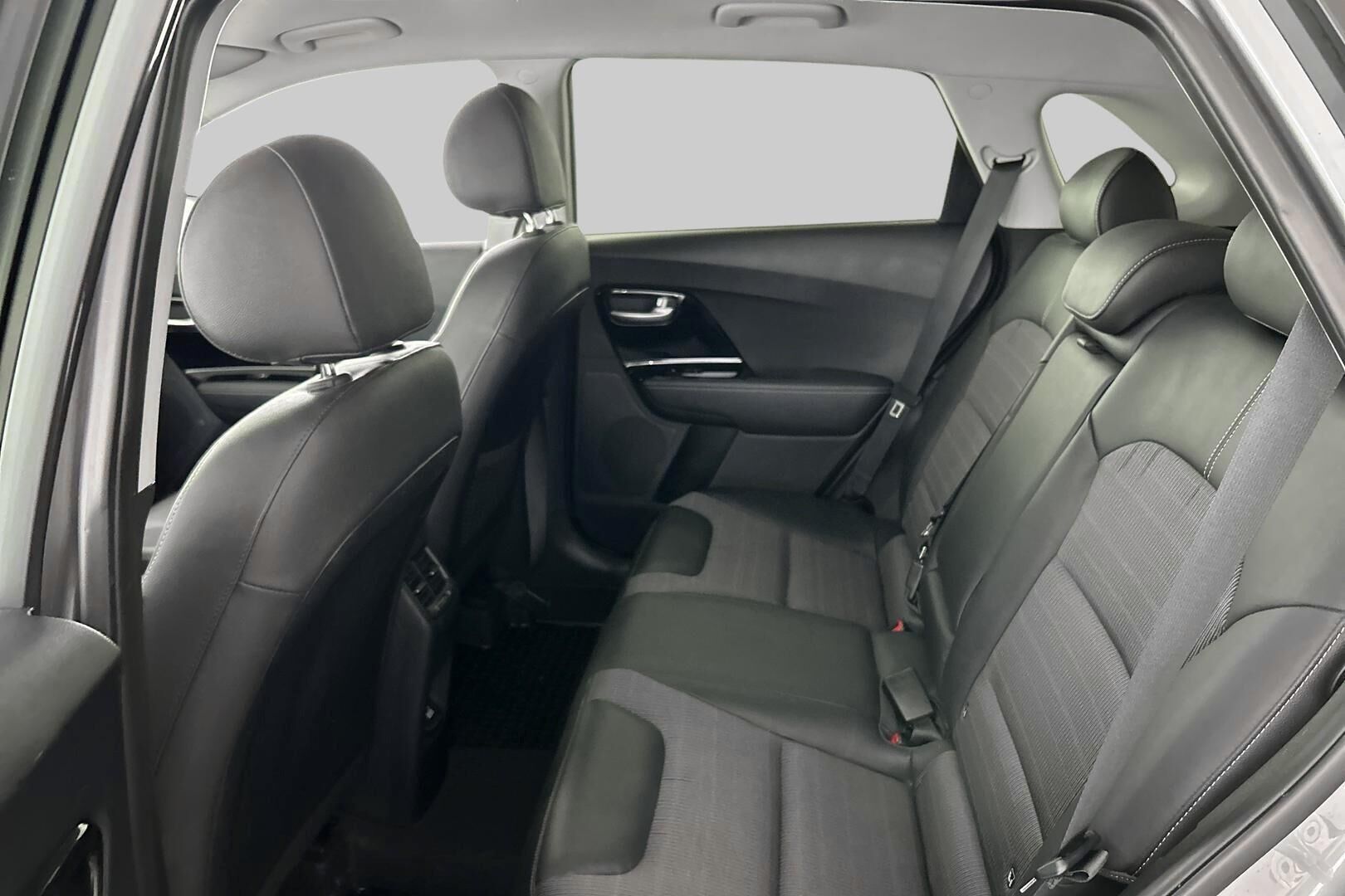 Kia Niro iso kuva 9