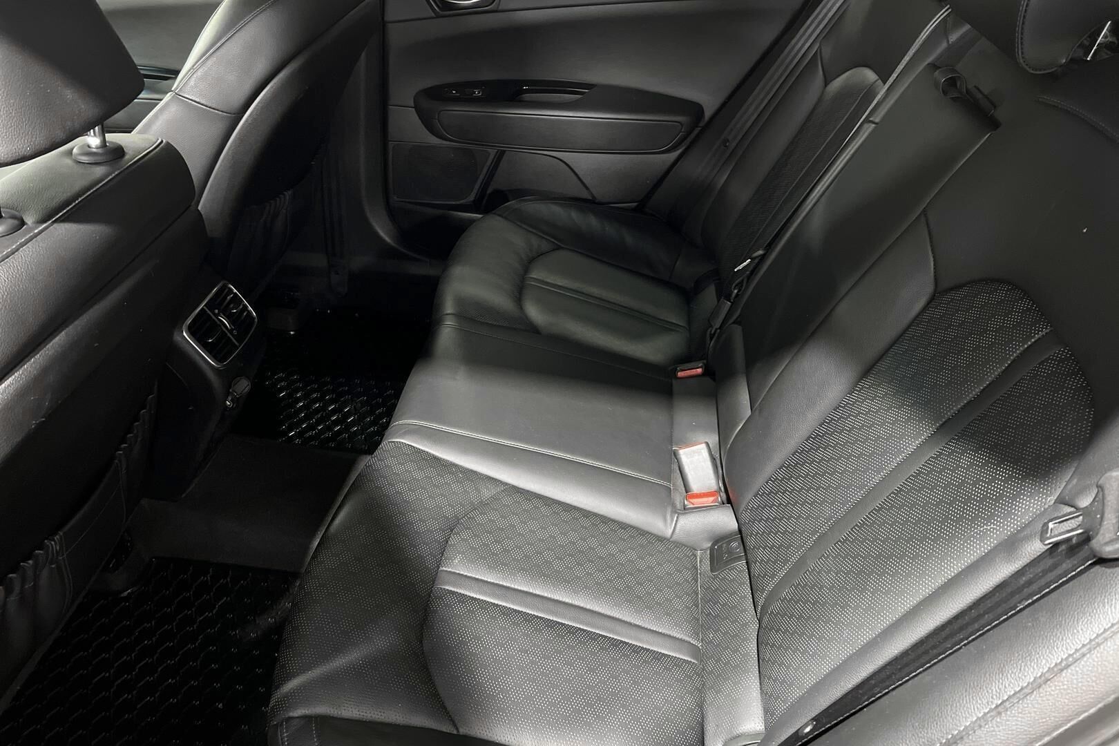 Kia Optima iso kuva 8