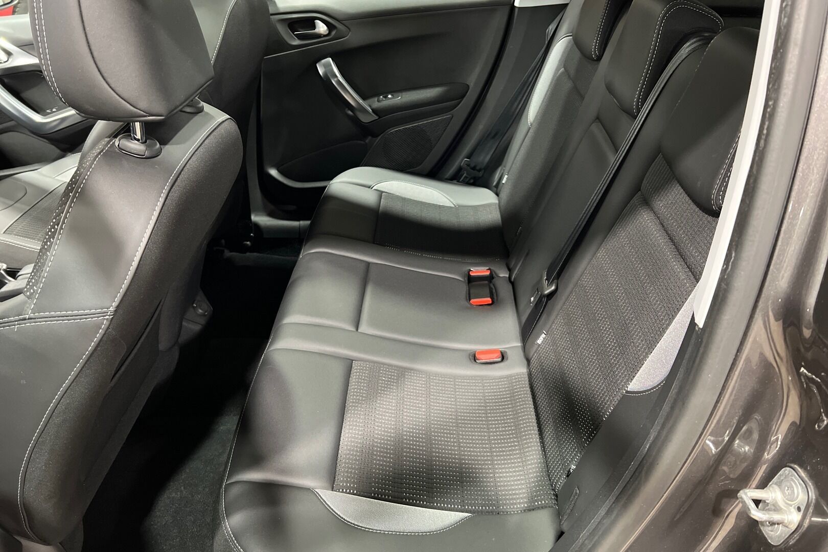 Peugeot 2008 iso kuva 12